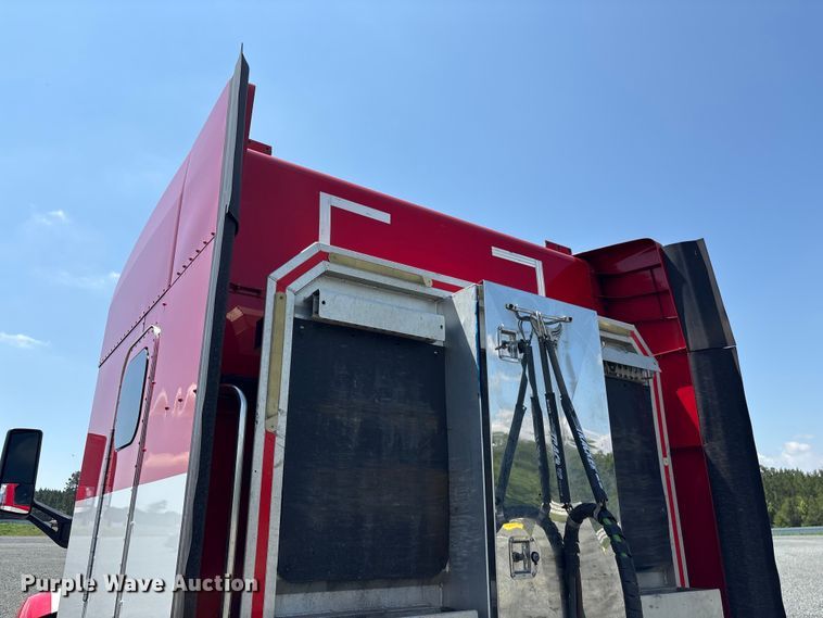 image for item YA3454 2019 Peterbilt 579 semi truck