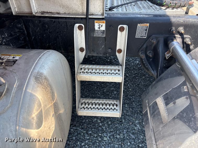 image for item YA3454 2019 Peterbilt 579 semi truck