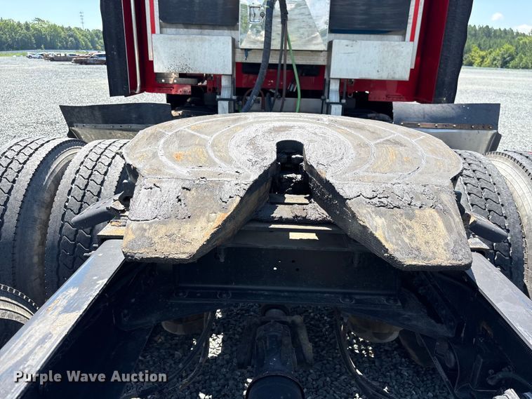 image for item YA3454 2019 Peterbilt 579 semi truck