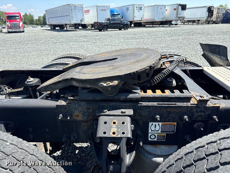 image for item YA3454 2019 Peterbilt 579 semi truck