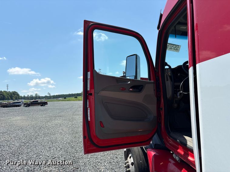 image for item YA3454 2019 Peterbilt 579 semi truck
