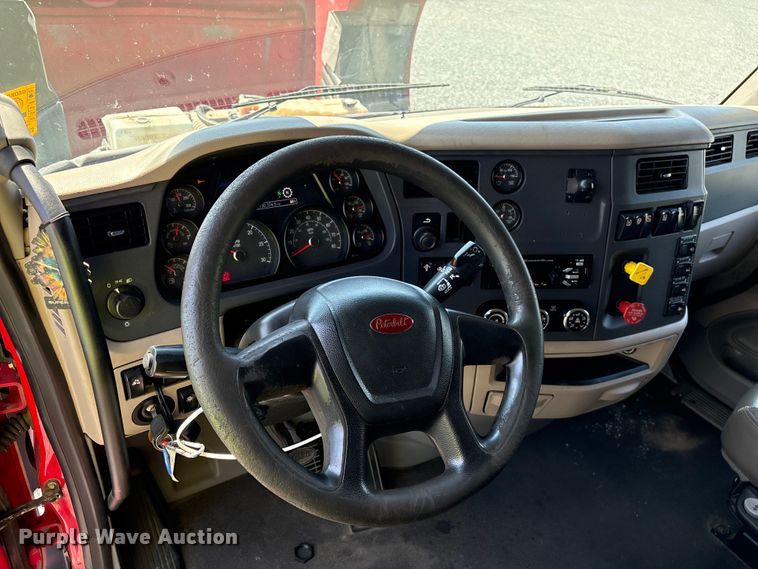 image for item YA3454 2019 Peterbilt 579 semi truck