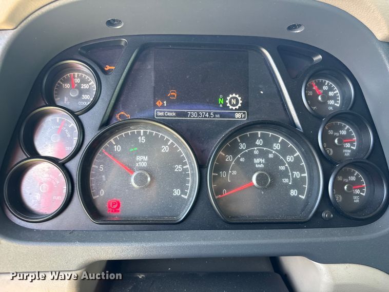 image for item YA3454 2019 Peterbilt 579 semi truck