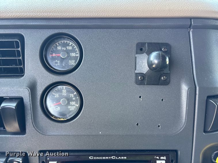 image for item YA3454 2019 Peterbilt 579 semi truck
