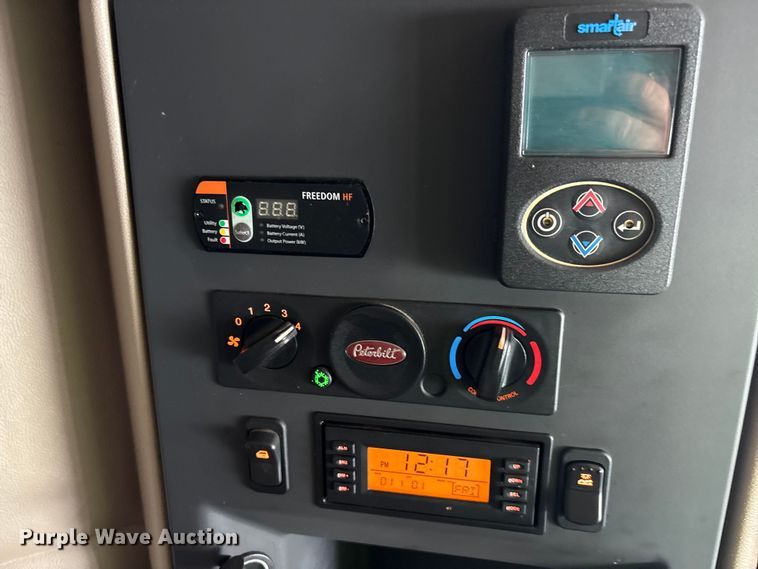 image for item YA3454 2019 Peterbilt 579 semi truck