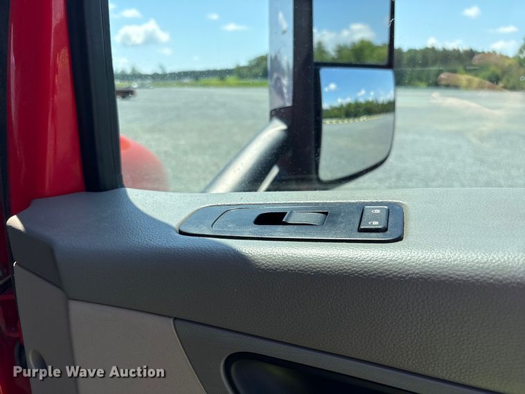 image for item YA3454 2019 Peterbilt 579 semi truck