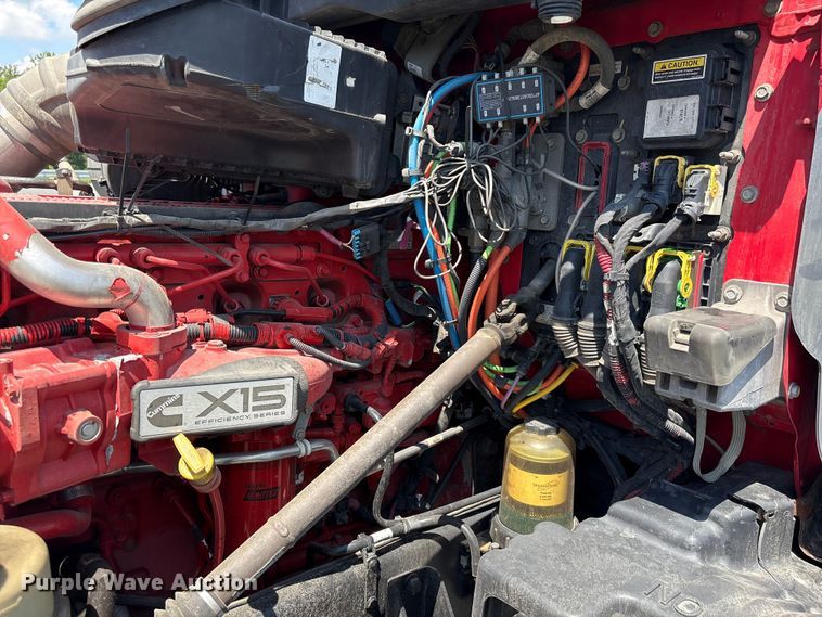 image for item YA3454 2019 Peterbilt 579 semi truck