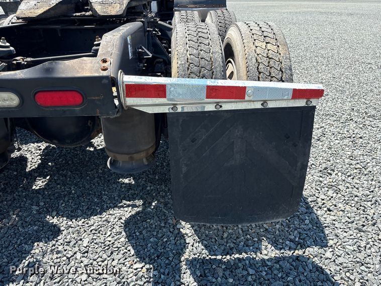 image for item YA3454 2019 Peterbilt 579 semi truck