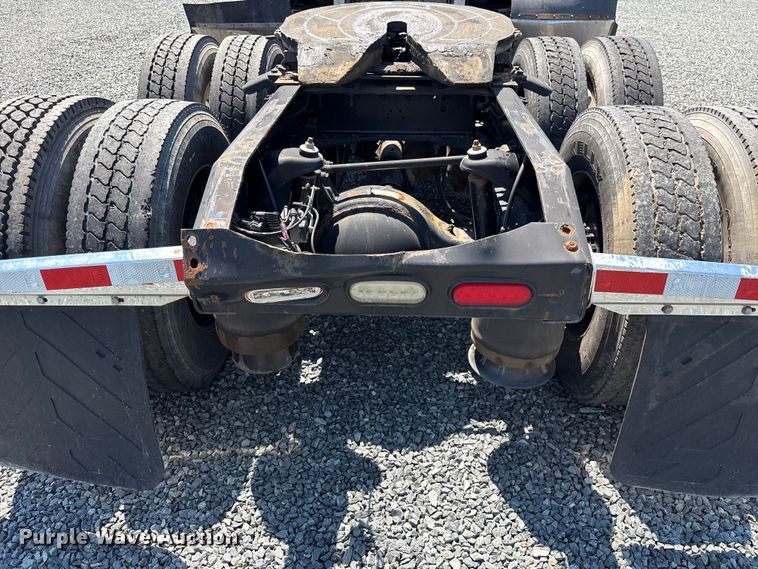 image for item YA3454 2019 Peterbilt 579 semi truck