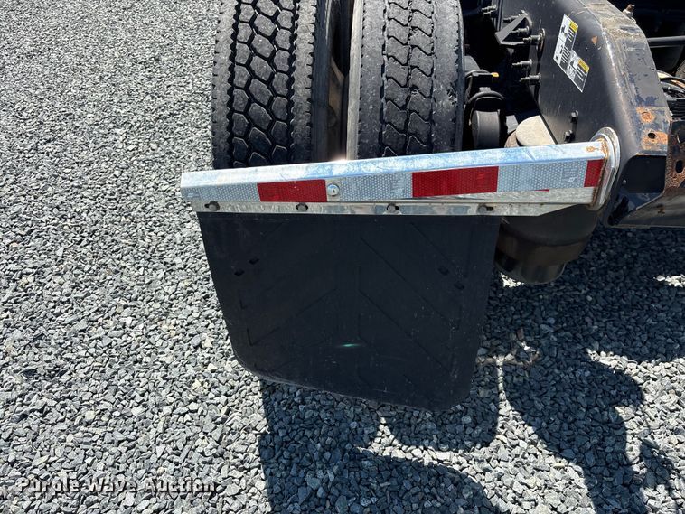 image for item YA3454 2019 Peterbilt 579 semi truck