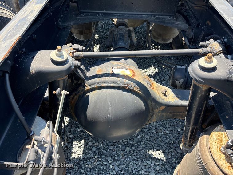 image for item YA3454 2019 Peterbilt 579 semi truck