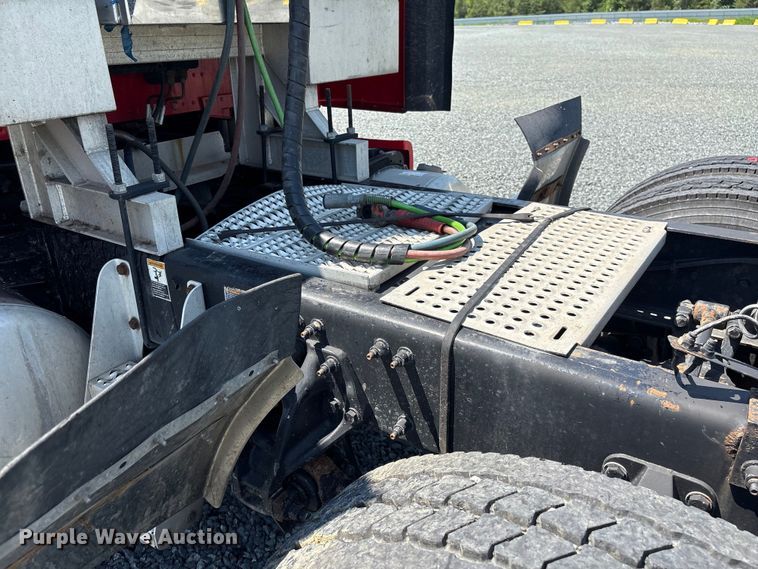 image for item YA3454 2019 Peterbilt 579 semi truck