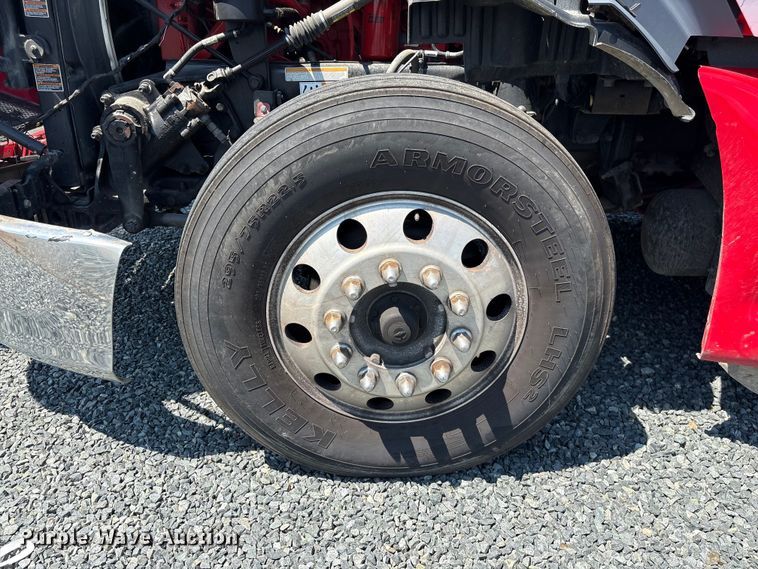 image for item YA3454 2019 Peterbilt 579 semi truck