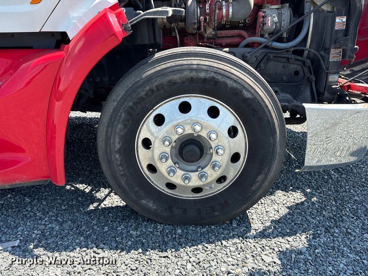 image for item YA3454 2019 Peterbilt 579 semi truck