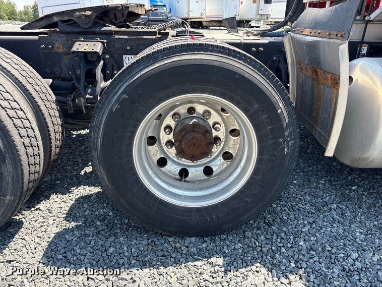 image for item YA3454 2019 Peterbilt 579 semi truck