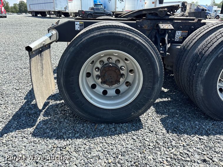 image for item YA3454 2019 Peterbilt 579 semi truck