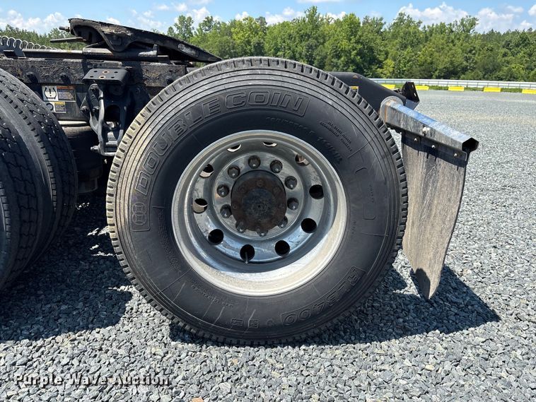 image for item YA3454 2019 Peterbilt 579 semi truck