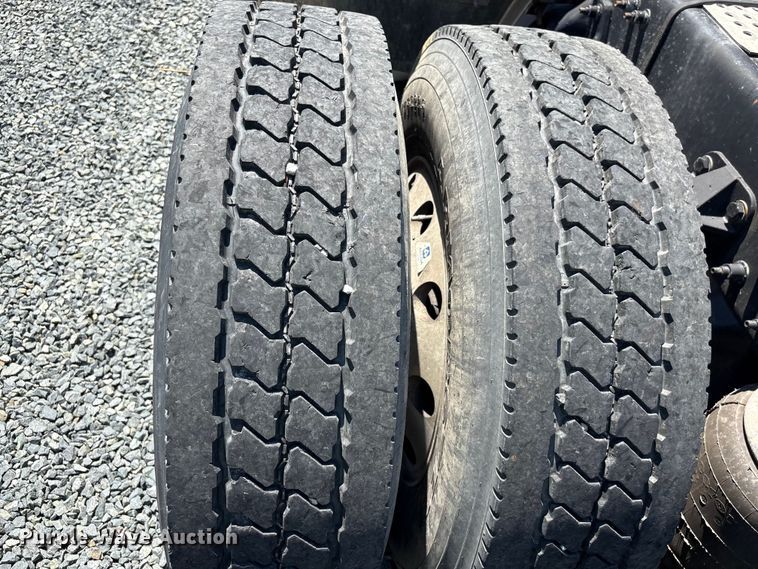 image for item YA3454 2019 Peterbilt 579 semi truck