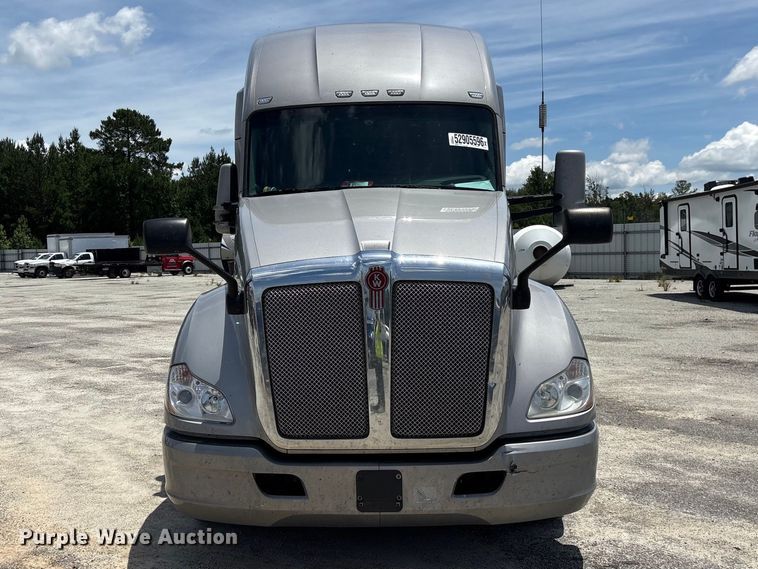 image for item YA3500 2020 Kenworth T680 semi truck