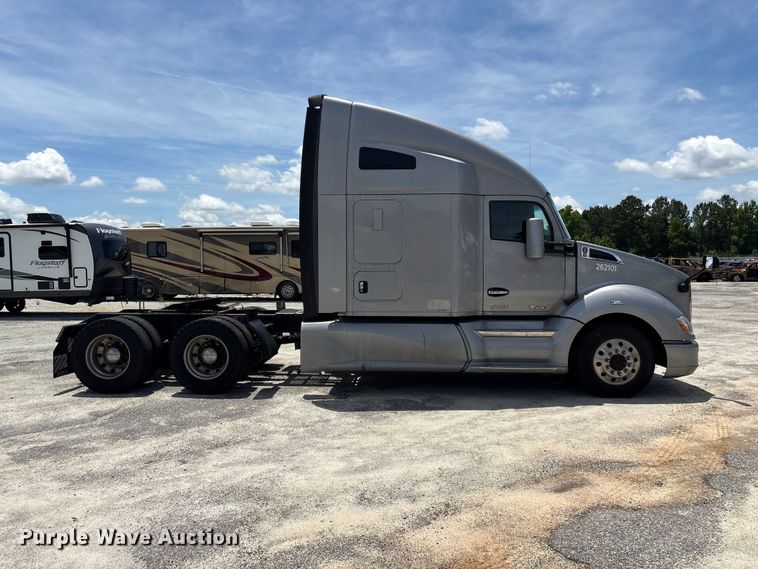 image for item YA3500 2020 Kenworth T680 semi truck