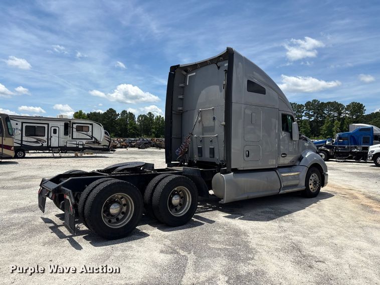 image for item YA3500 2020 Kenworth T680 semi truck