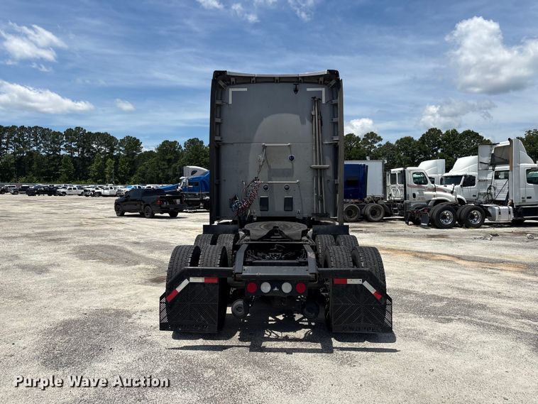 image for item YA3500 2020 Kenworth T680 semi truck