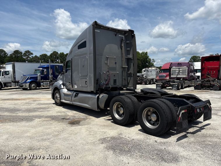 image for item YA3500 2020 Kenworth T680 semi truck
