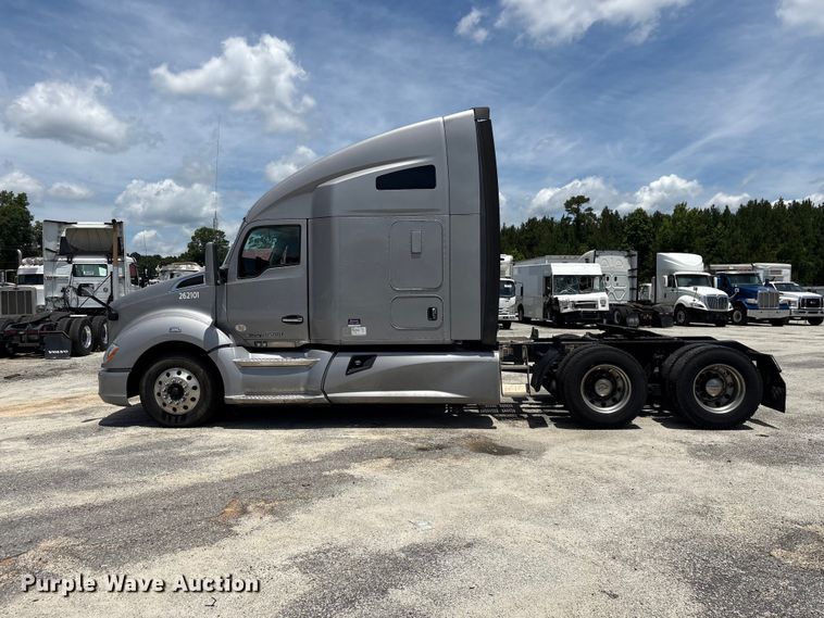 image for item YA3500 2020 Kenworth T680 semi truck