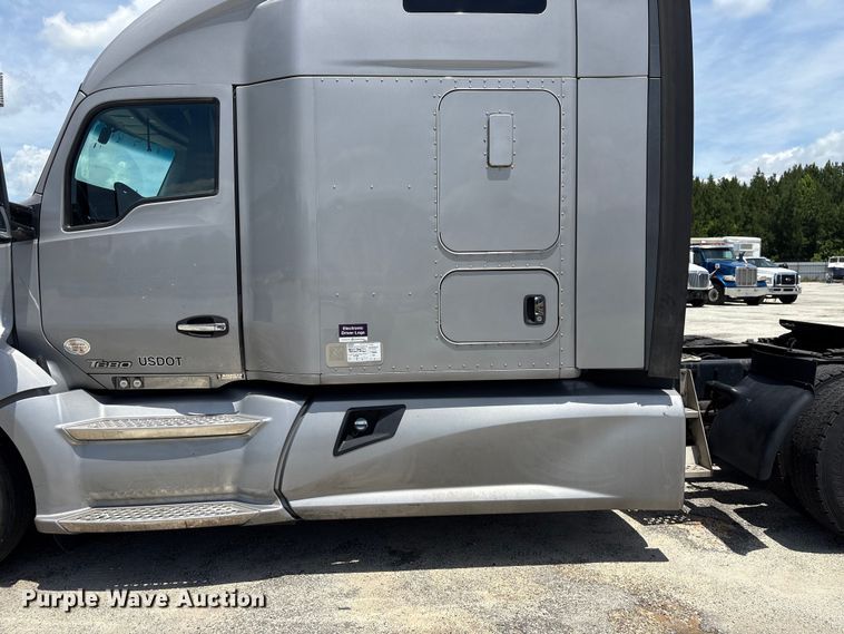 image for item YA3500 2020 Kenworth T680 semi truck