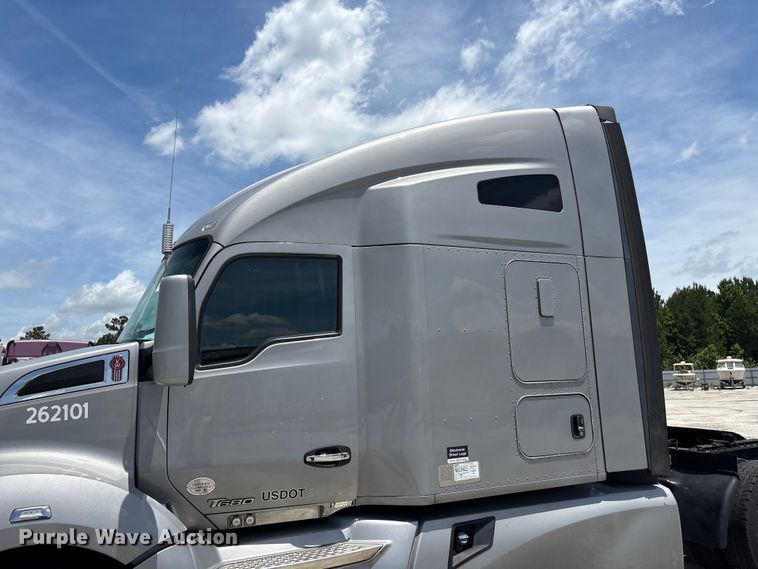image for item YA3500 2020 Kenworth T680 semi truck