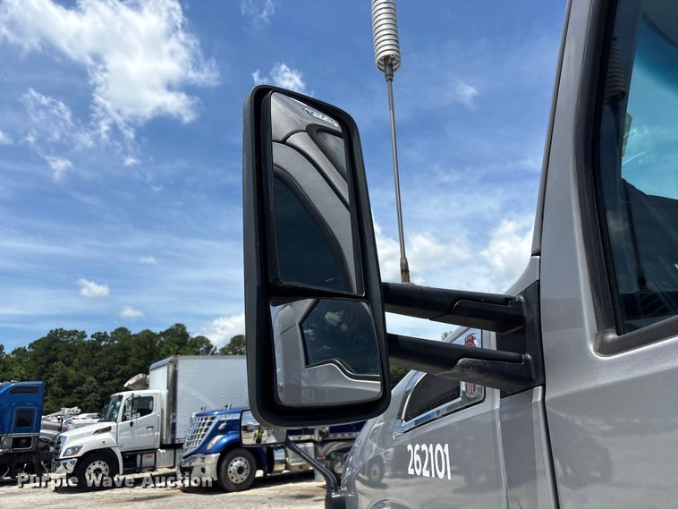 image for item YA3500 2020 Kenworth T680 semi truck