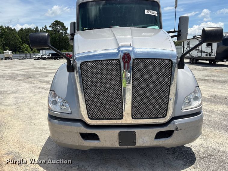 image for item YA3500 2020 Kenworth T680 semi truck