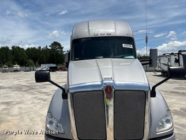 image for item YA3500 2020 Kenworth T680 semi truck