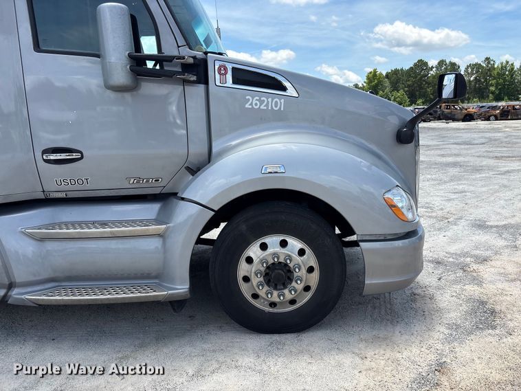 image for item YA3500 2020 Kenworth T680 semi truck