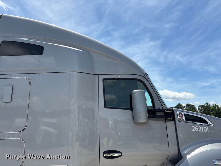 image for item YA3500 2020 Kenworth T680 semi truck