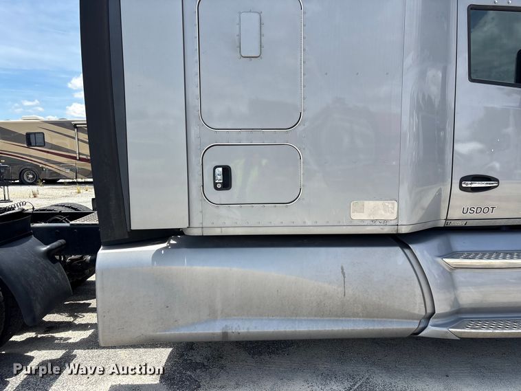 image for item YA3500 2020 Kenworth T680 semi truck