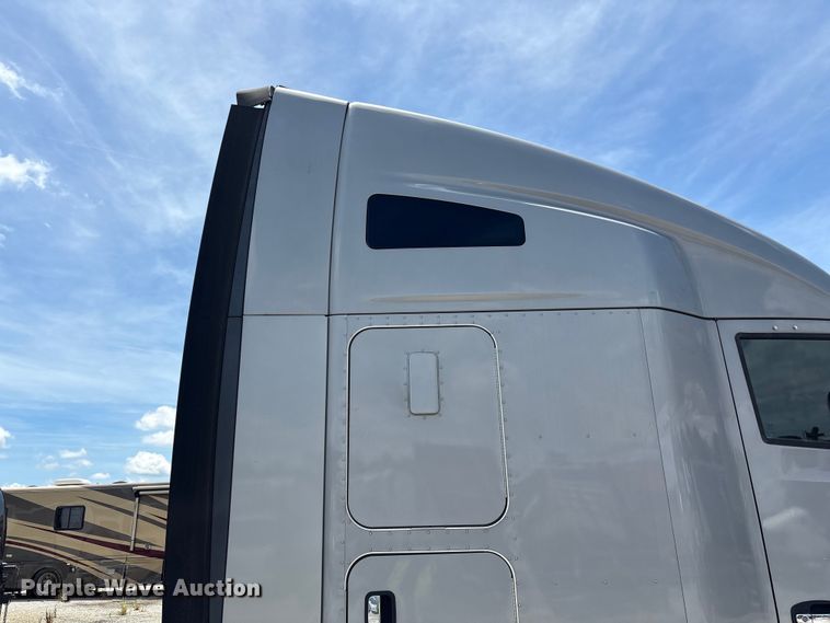 image for item YA3500 2020 Kenworth T680 semi truck