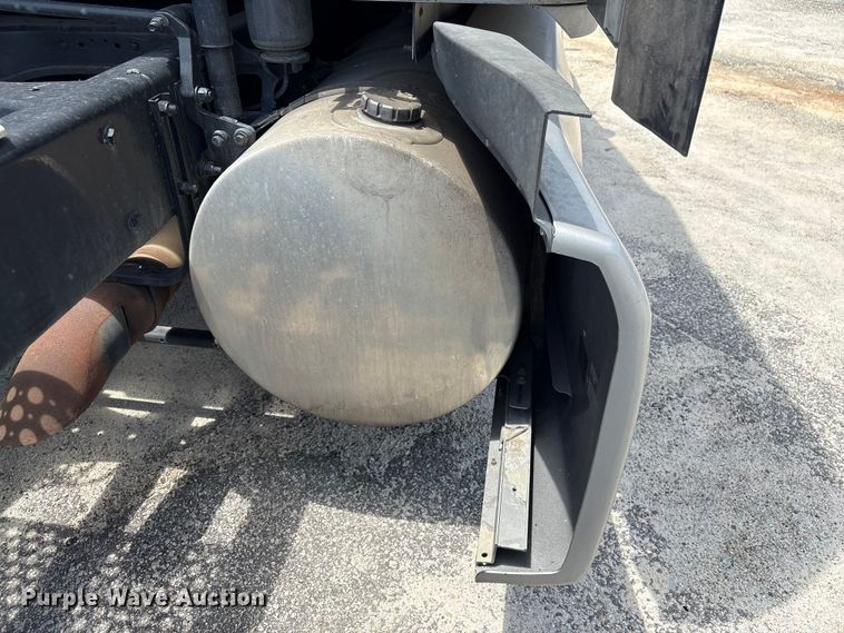 image for item YA3500 2020 Kenworth T680 semi truck
