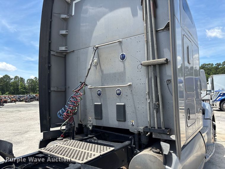 image for item YA3500 2020 Kenworth T680 semi truck