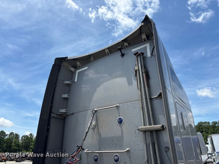 image for item YA3500 2020 Kenworth T680 semi truck