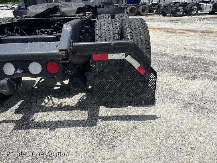 image for item YA3500 2020 Kenworth T680 semi truck