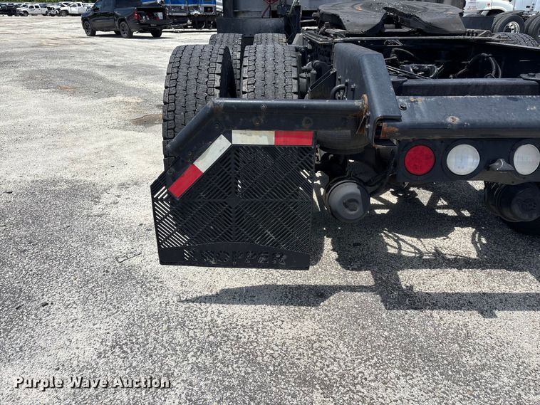 image for item YA3500 2020 Kenworth T680 semi truck