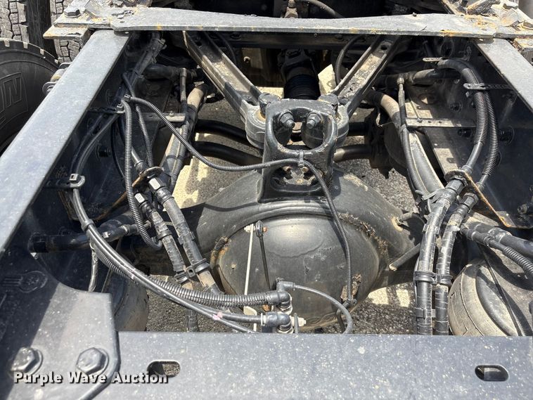 image for item YA3500 2020 Kenworth T680 semi truck