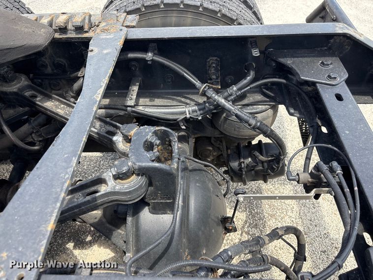 image for item YA3500 2020 Kenworth T680 semi truck