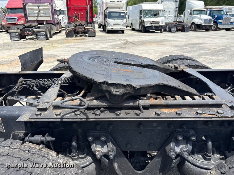 image for item YA3500 2020 Kenworth T680 semi truck