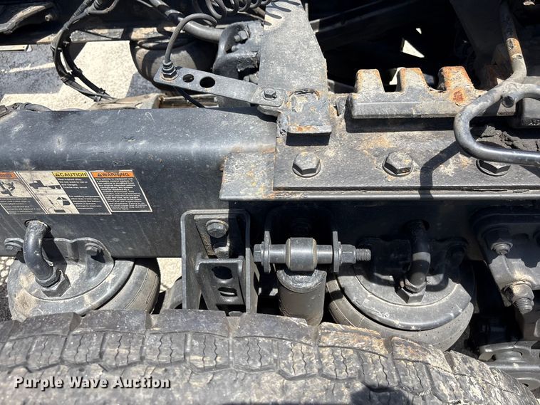 image for item YA3500 2020 Kenworth T680 semi truck