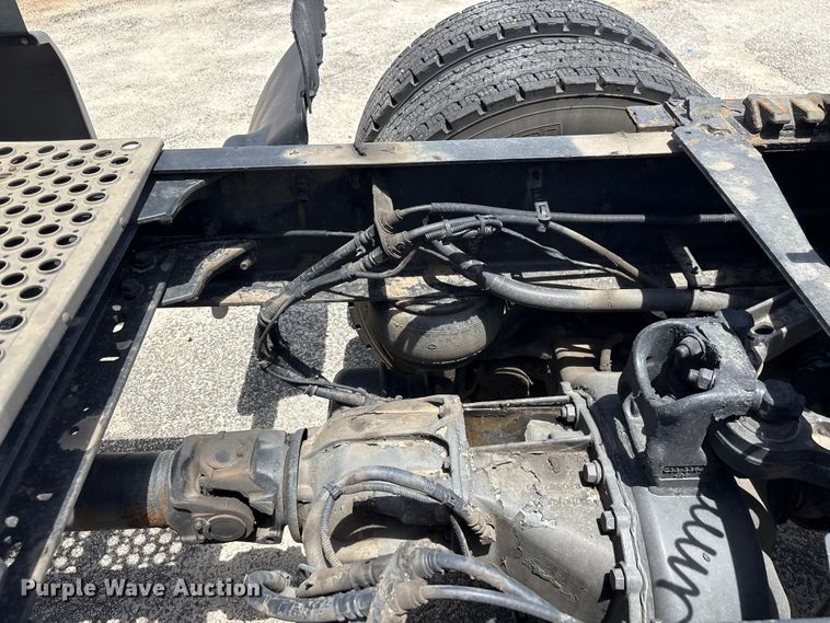 image for item YA3500 2020 Kenworth T680 semi truck