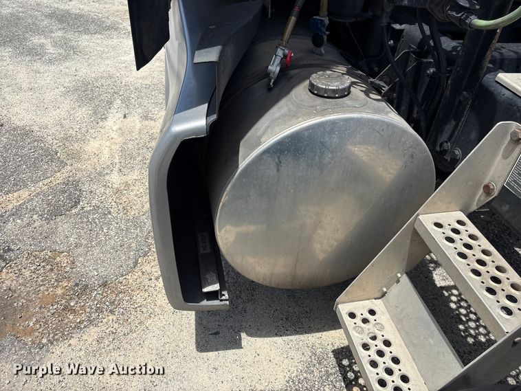 image for item YA3500 2020 Kenworth T680 semi truck