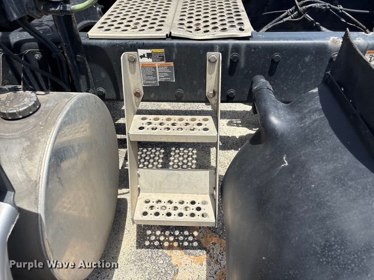 image for item YA3500 2020 Kenworth T680 semi truck