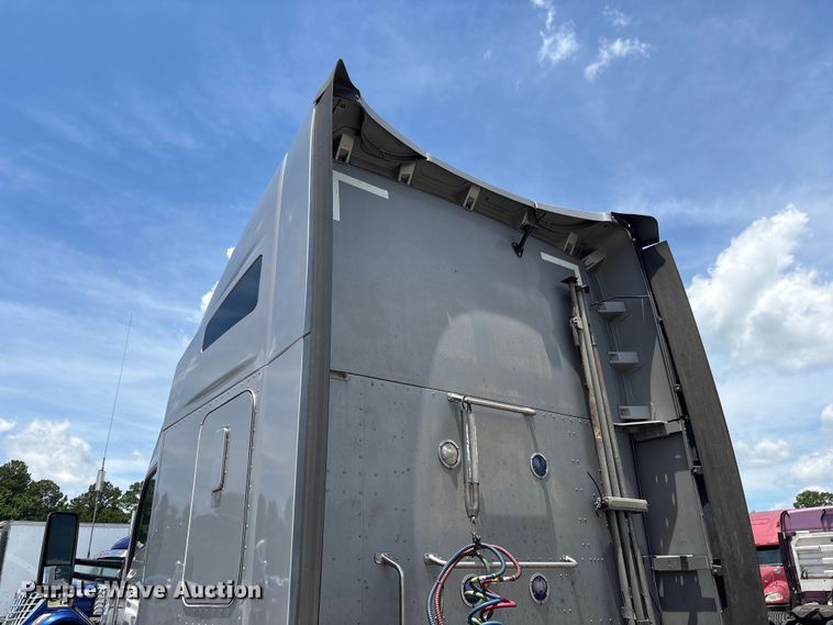 image for item YA3500 2020 Kenworth T680 semi truck